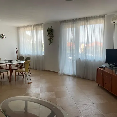 Daire Two-bedroom Sea View Romantika *